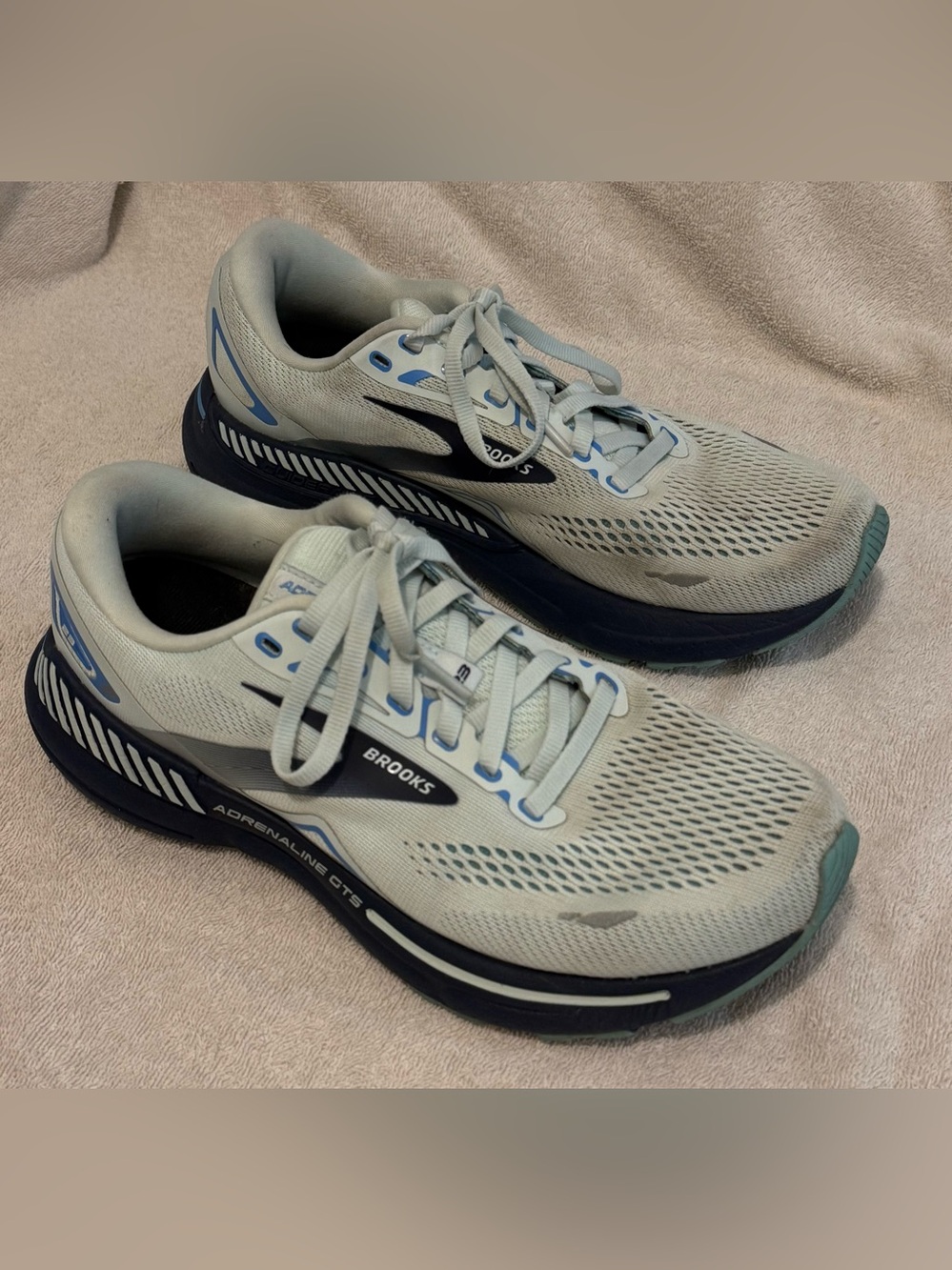 Brooks Women's Adrenaline GTS 23 Running Shoes size 9